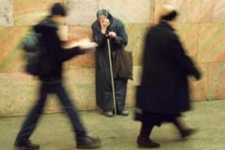 Вослед прошедшей нищенке любой...